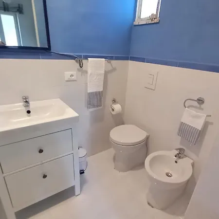Nini Ίσκια